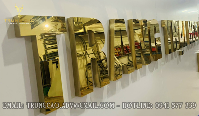 Chữ nổi inox chân mica âm đèn led sáng chân chữ