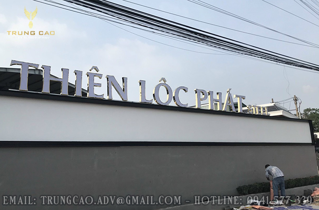 Biển hiệu quảng cáo ngoài trời