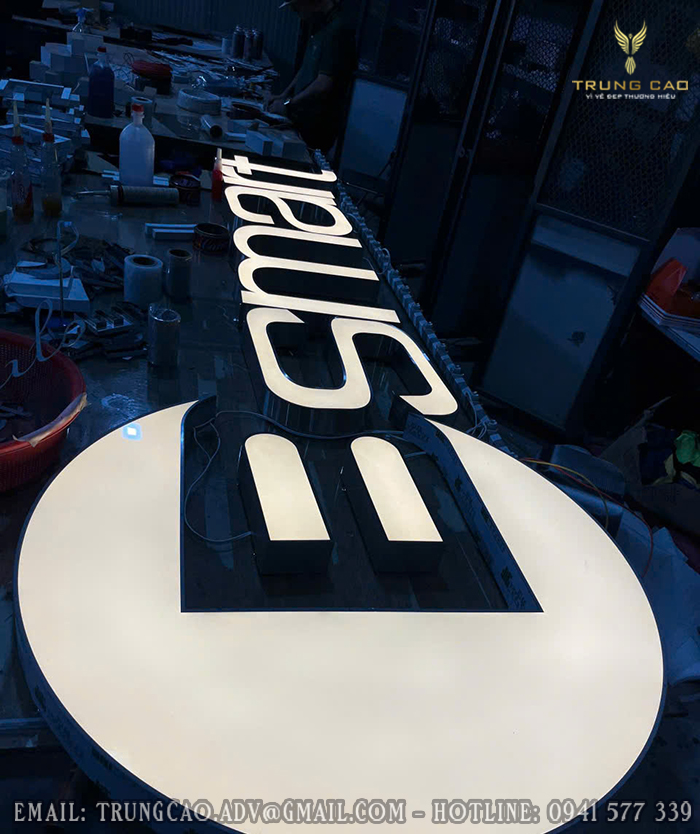 chữ inox lồng mặt mica hút nổi âm đèn led đẹp