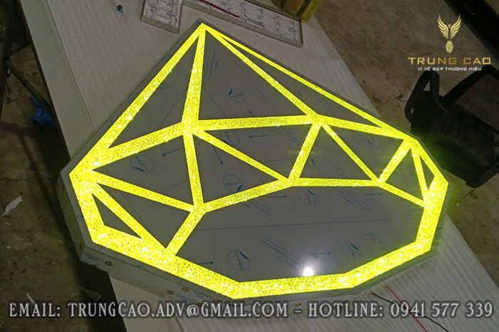 Gia công hộp đèn quảng cáo trực tiếp tại xưởng