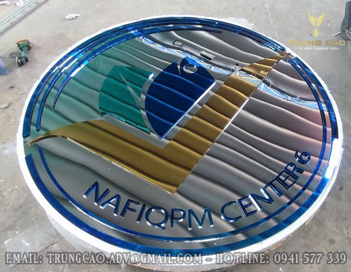 Hộp đèn mica hút nổi là gì?