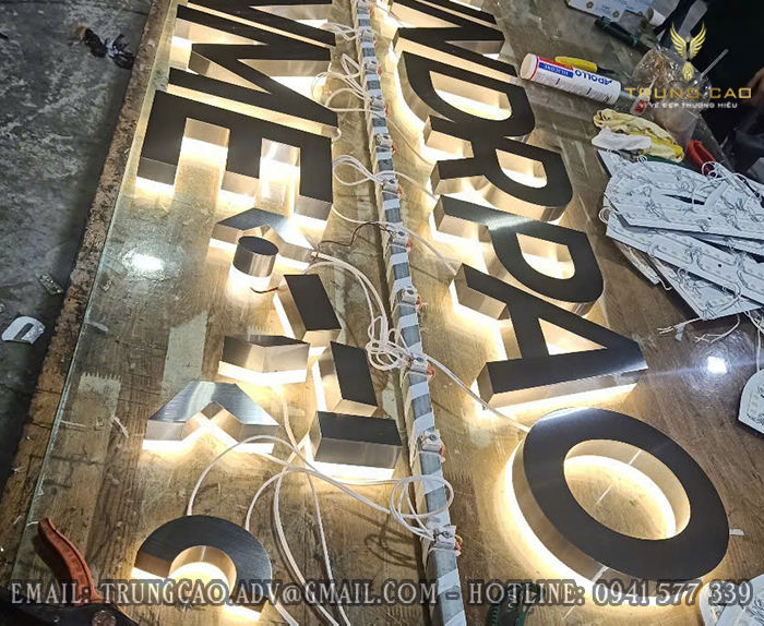 Bảng Hiệu Chữ Inox Trắng Xước 3D – Sang Trọng