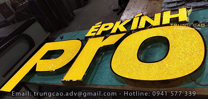 Chữ Inox Vàng Mặt Đá Acrylic Âm Đèn LED