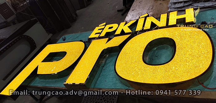 Chữ Inox Vàng Mặt Đá Acrylic Âm Đèn LED