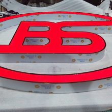 Chữ inox mặt mica là gì? Báo giá gia công chữ inox mặt mica TPHCM