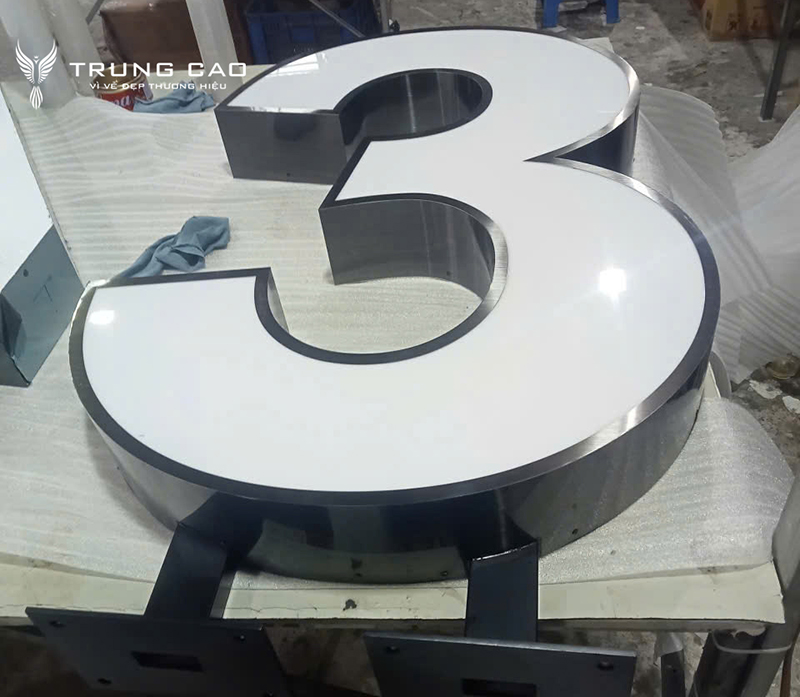 chữ nổi inox số đèn led mặt mica đẹp